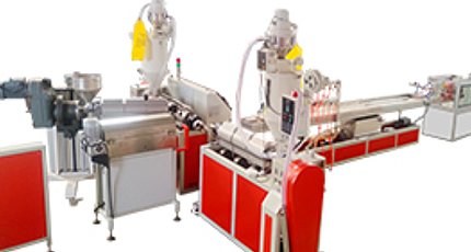 青岛震雄机械-浴室门封条生产线顺利发货，成功交付！